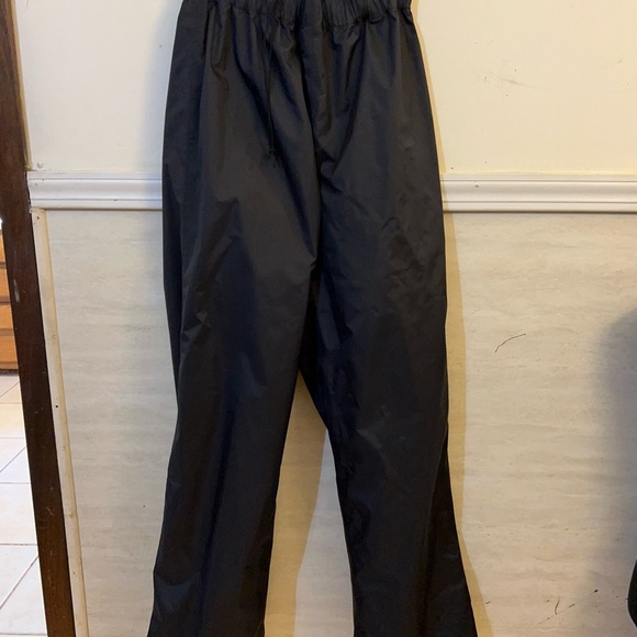 Columbia OMNI-TECH Rain / Hiking/
Snow Nylon Pants - Picture 8 of 8